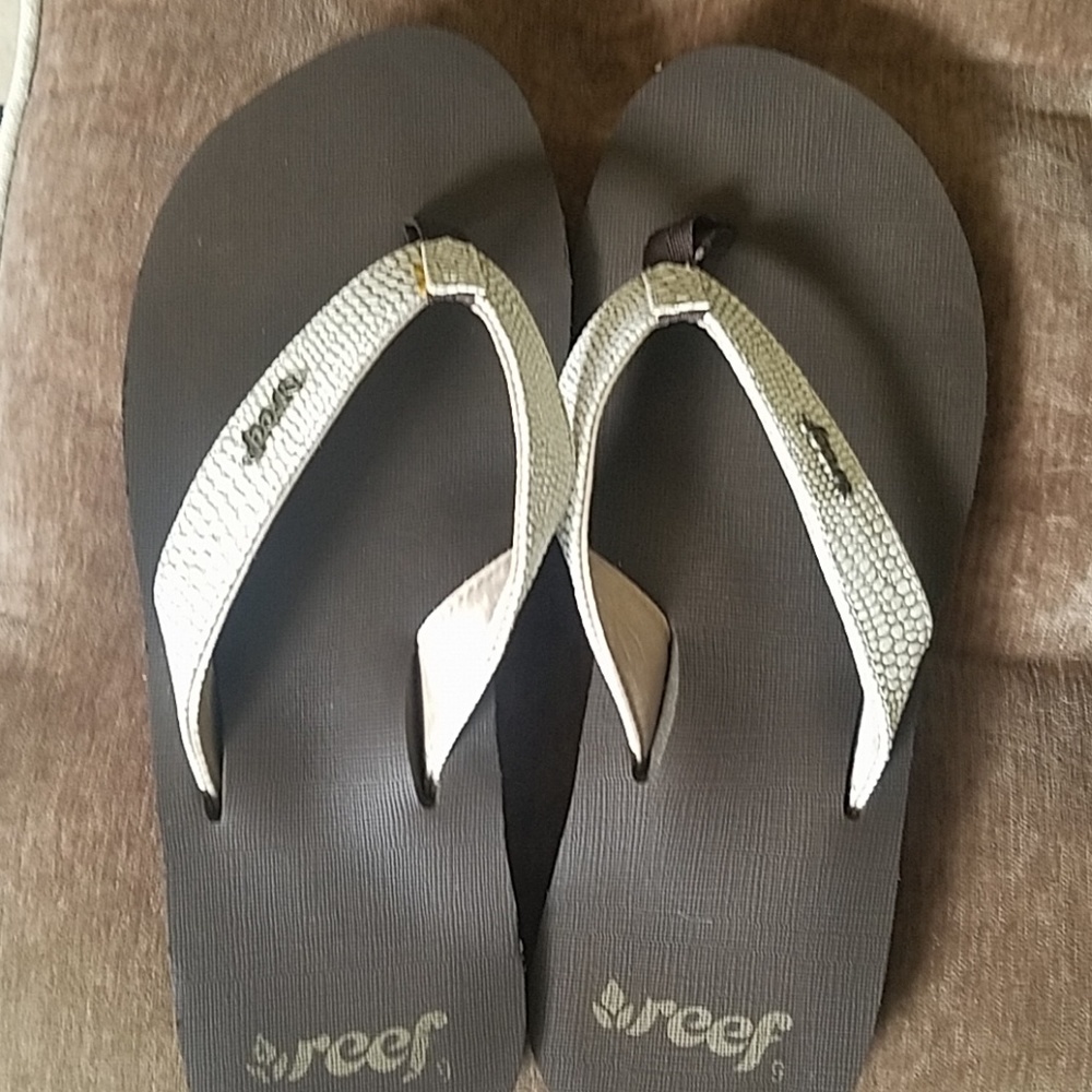 Brown Reef flip flops size 9